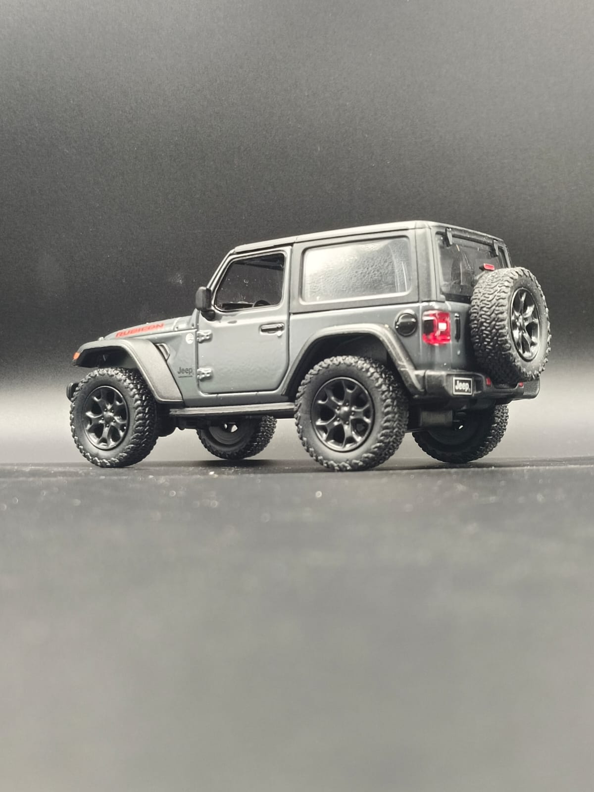 Kinsmart 2018 Jeep Wrangler Rubicon Hard Top Diecast Model (1:34 Scale) - Dark Green