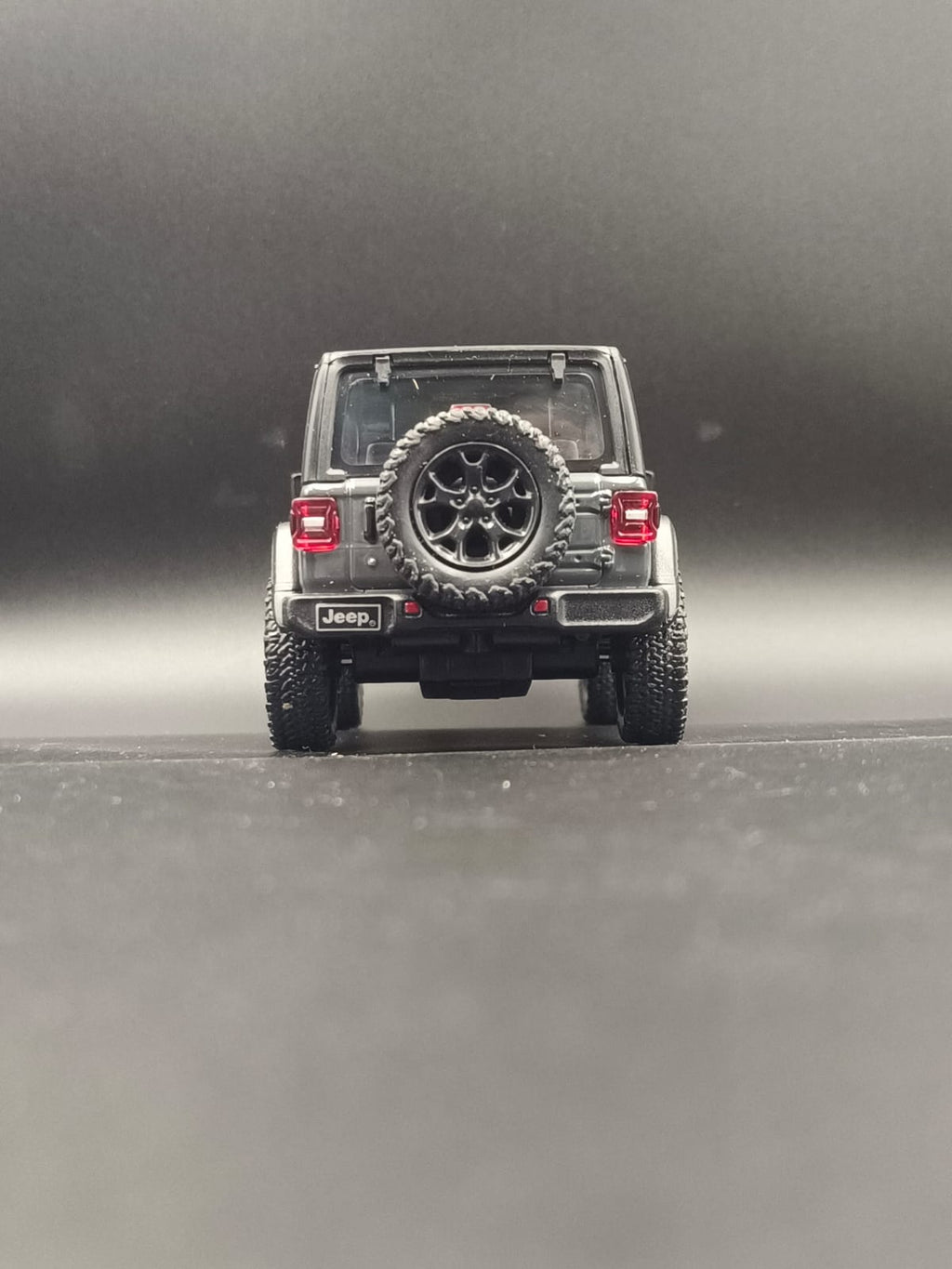Kinsmart 2018 Jeep Wrangler Rubicon Hard Top Diecast Model (1:34 Scale) - Dark Green