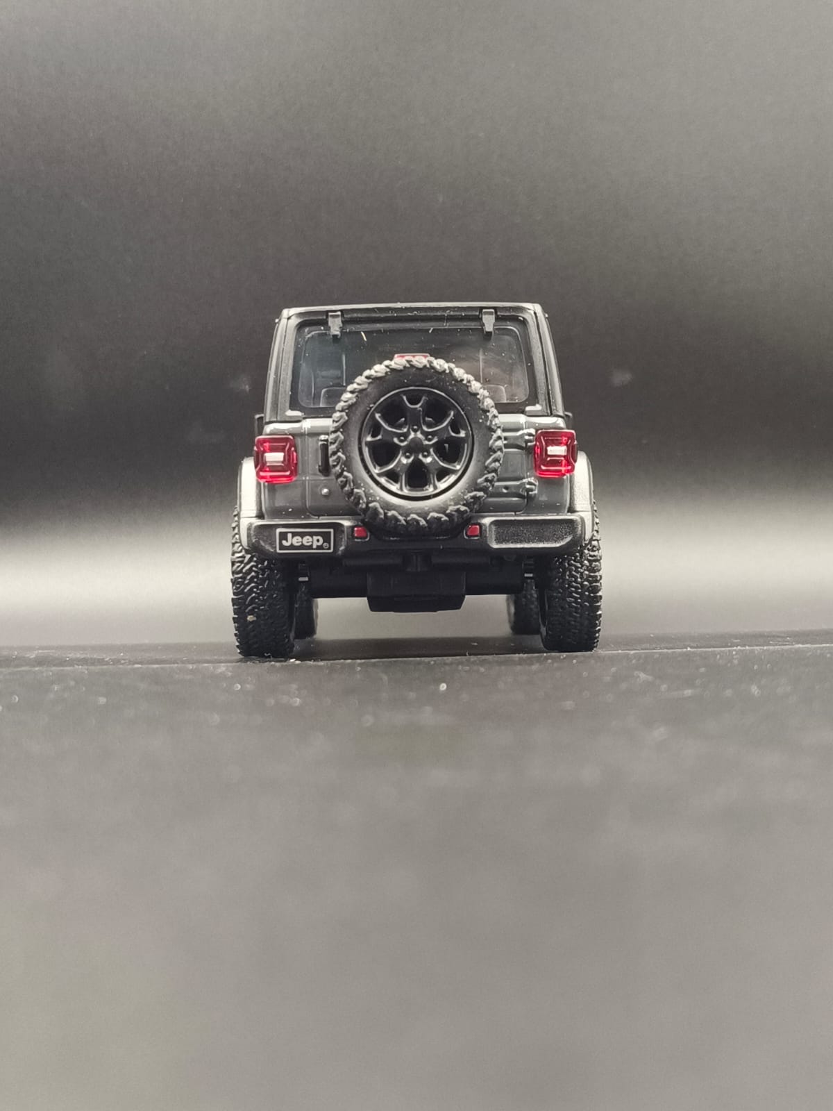 Kinsmart 2018 Jeep Wrangler Rubicon Hard Top Diecast Model (1:34 Scale) - Dark Green