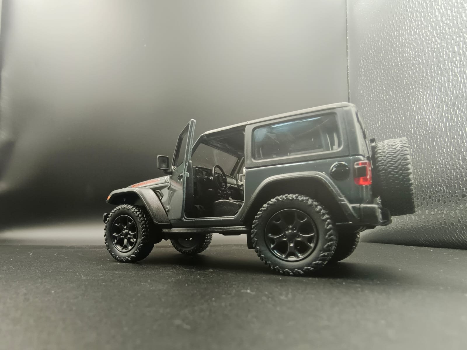 Kinsmart 2018 Jeep Wrangler Rubicon Hard Top Diecast Model (1:34 Scale) - Dark Green