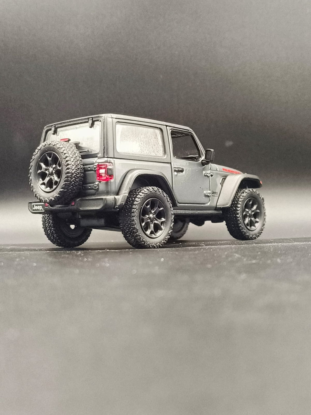 Kinsmart 2018 Jeep Wrangler Rubicon Hard Top Diecast Model (1:34 Scale) - Dark Green