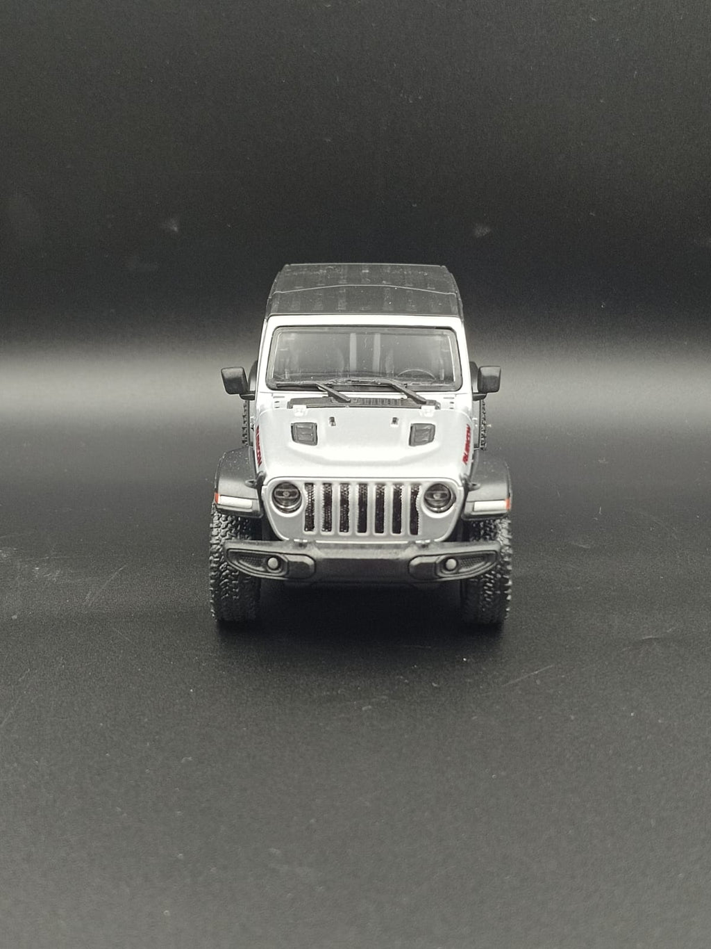 Kinsmart 2018 Jeep Wrangler Rubicon Hard Top Diecast Model (1:34 Scale) - Silver
