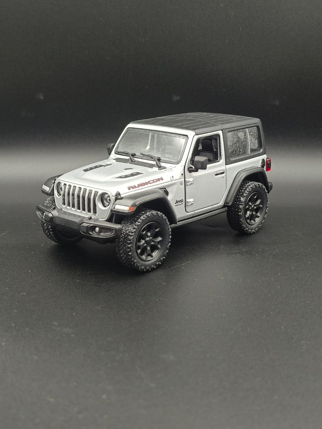 Kinsmart 2018 Jeep Wrangler Rubicon Hard Top Diecast Model (1:34 Scale) - Silver