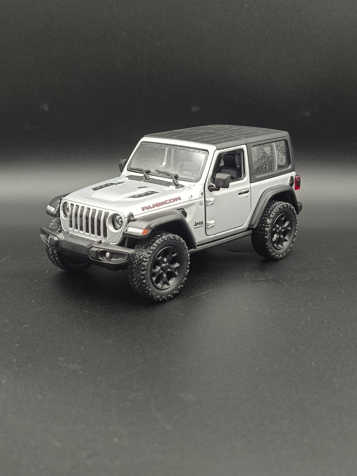 Kinsmart 2018 Jeep Wrangler Rubicon Hard Top Diecast Model (1:34 Scale) - Silver