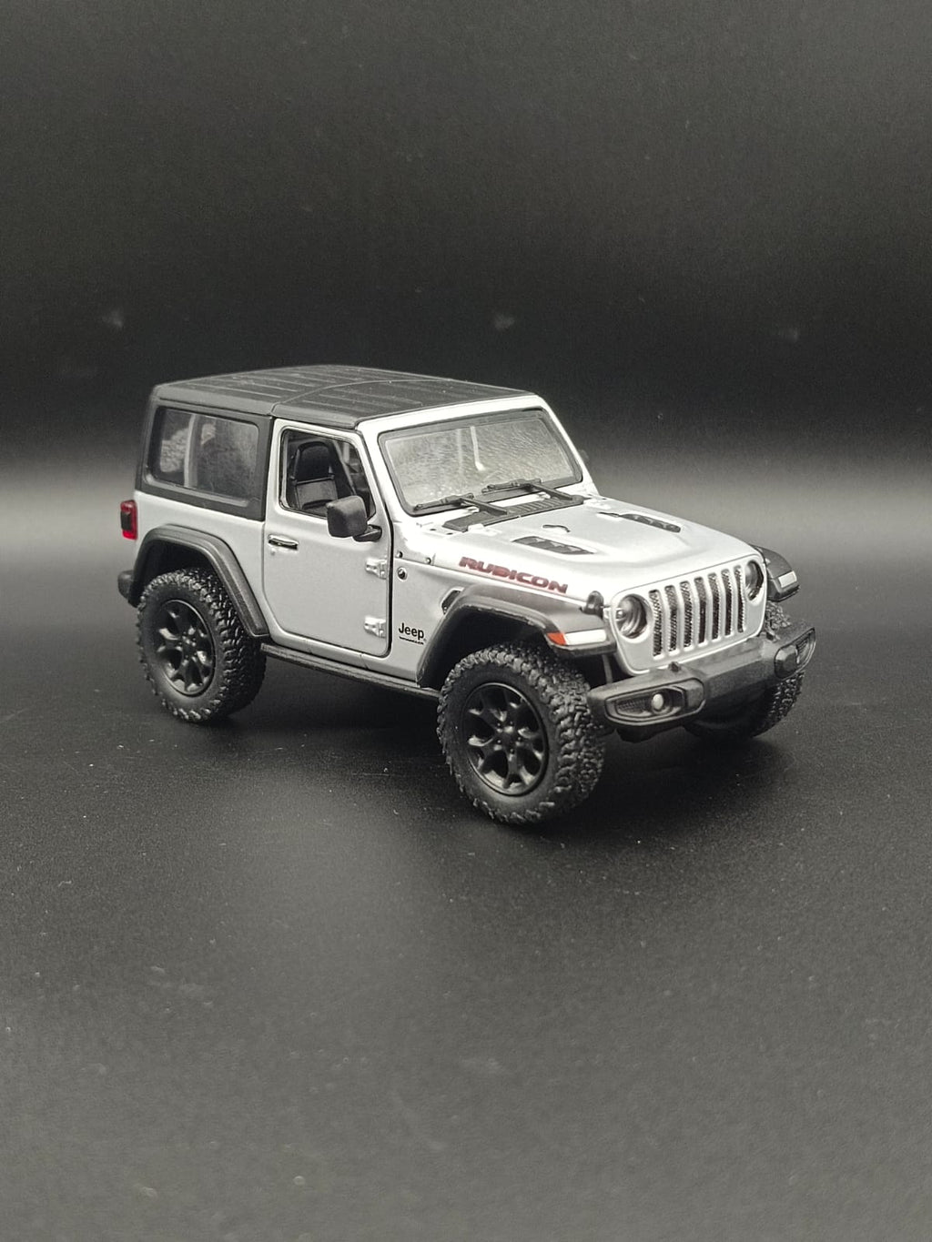 Kinsmart 2018 Jeep Wrangler Rubicon Hard Top Diecast Model (1:34 Scale) - Silver
