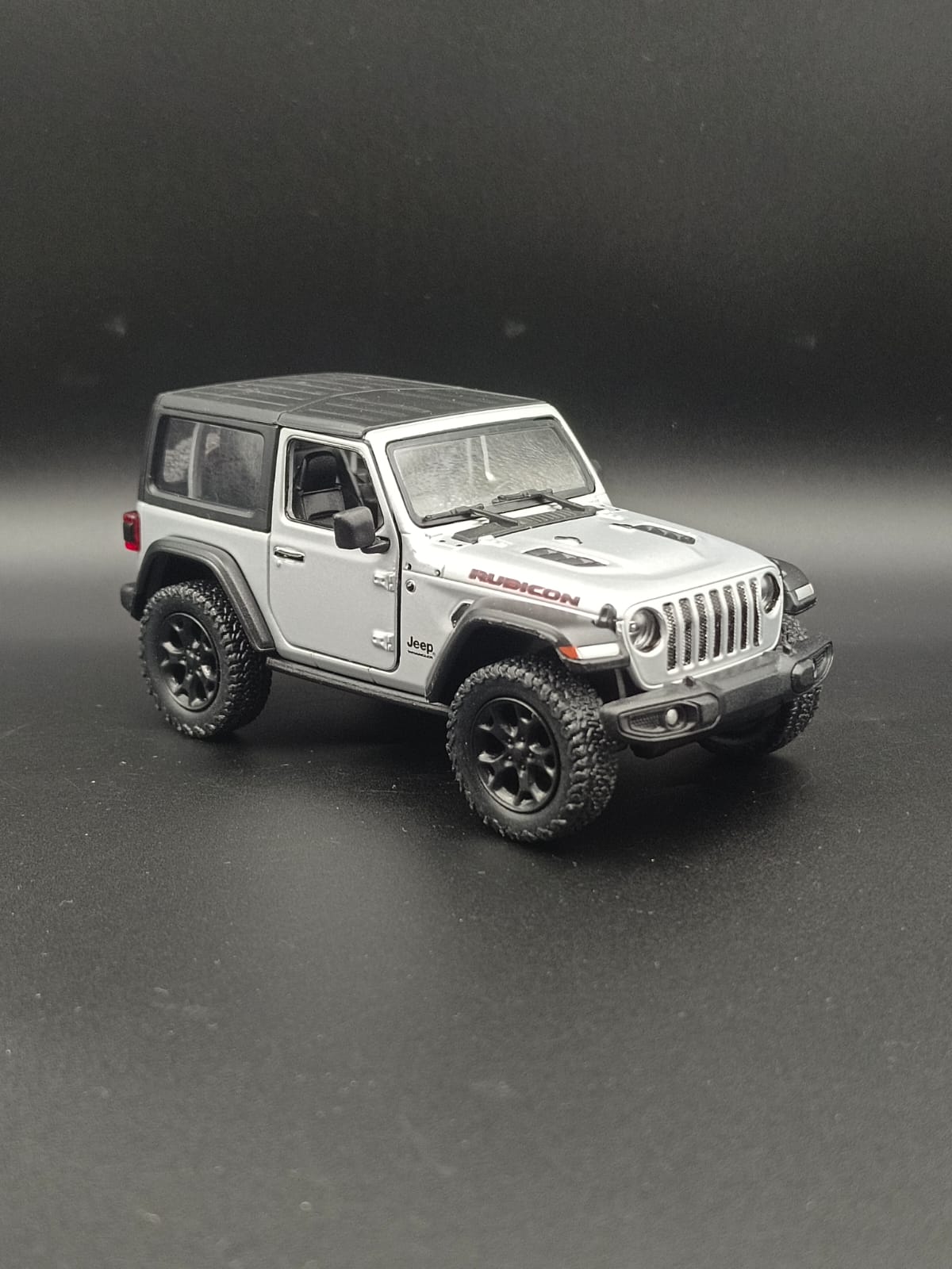 Kinsmart 2018 Jeep Wrangler Rubicon Hard Top Diecast Model (1:34 Scale) - Silver