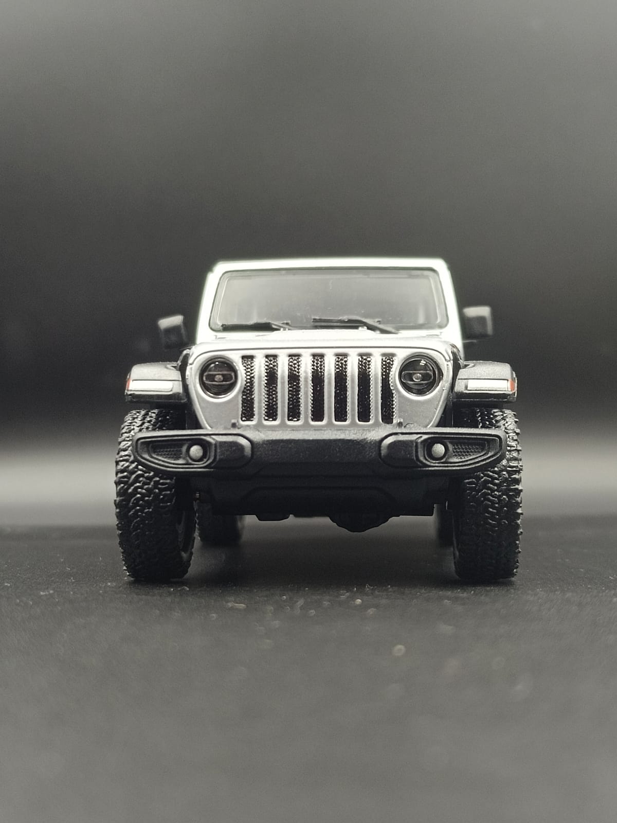 Kinsmart 2018 Jeep Wrangler Rubicon Hard Top Diecast Model (1:34 Scale) - Silver