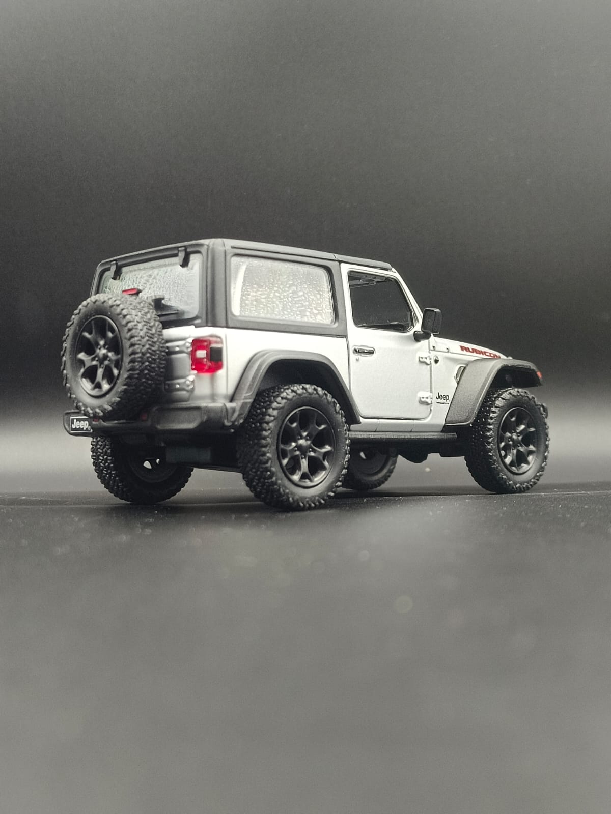 Kinsmart 2018 Jeep Wrangler Rubicon Hard Top Diecast Model (1:34 Scale) - Silver