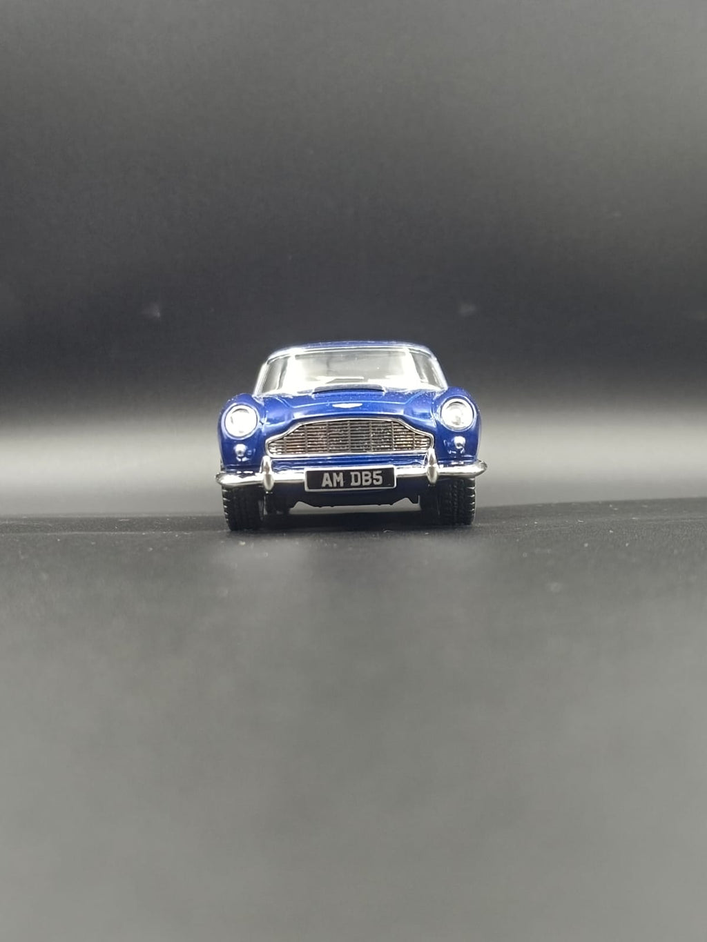 Kinsmart Aston Martin DB5 1963 Diecast Model Car - 1:38 Scale (Blue)