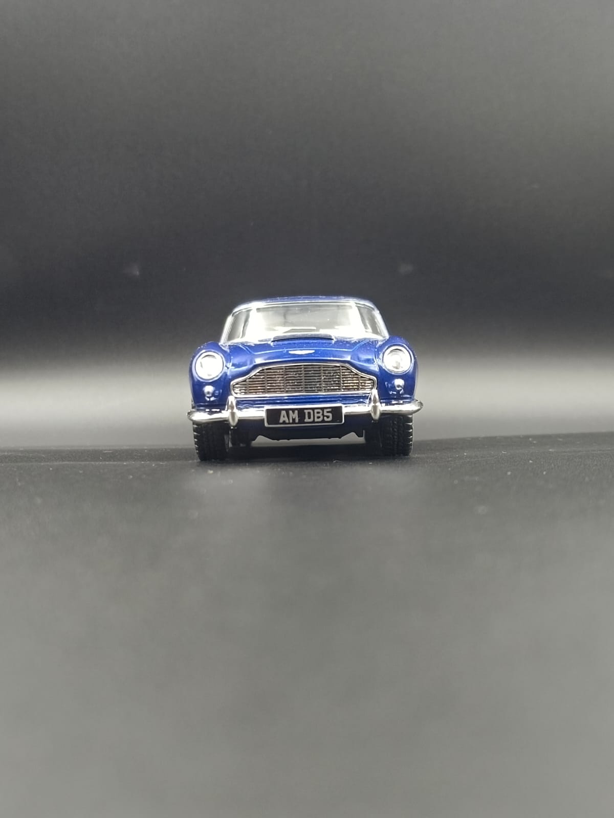 Kinsmart Aston Martin DB5 1963 Diecast Model Car - 1:38 Scale (Blue)