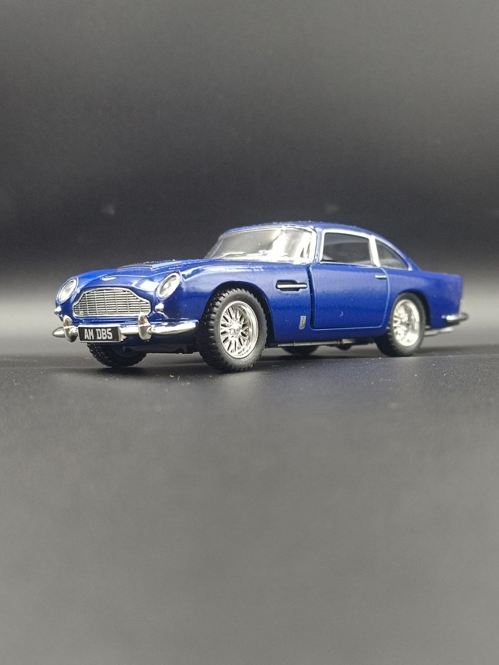 Kinsmart Aston Martin DB5 1963 Diecast Model Car - 1:38 Scale (Blue)