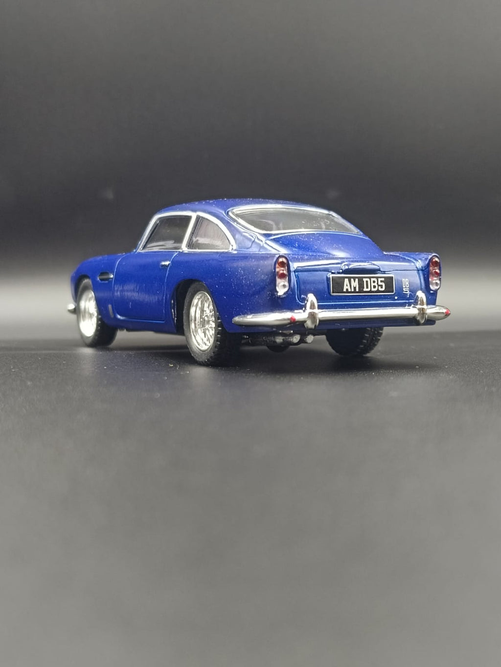 Kinsmart Aston Martin DB5 1963 Diecast Model Car - 1:38 Scale (Blue)