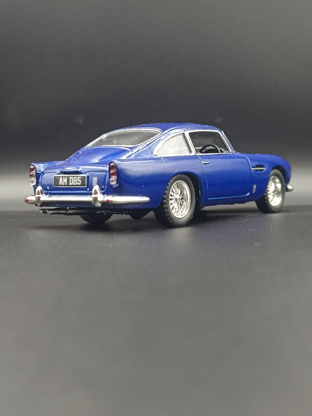 Kinsmart Aston Martin DB5 1963 Diecast Model Car - 1:38 Scale (Blue)