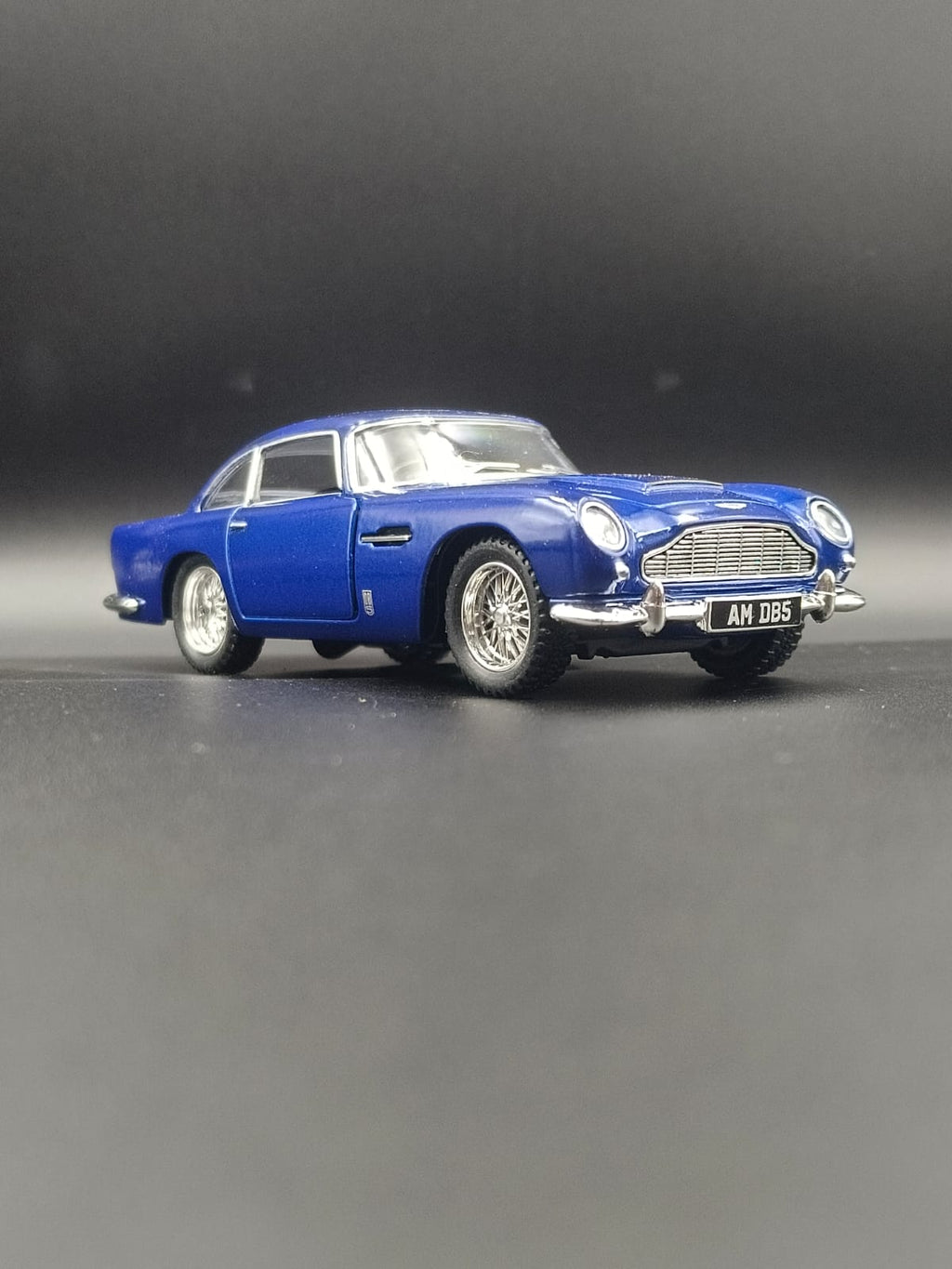 Kinsmart Aston Martin DB5 1963 Diecast Model Car - 1:38 Scale (Blue)