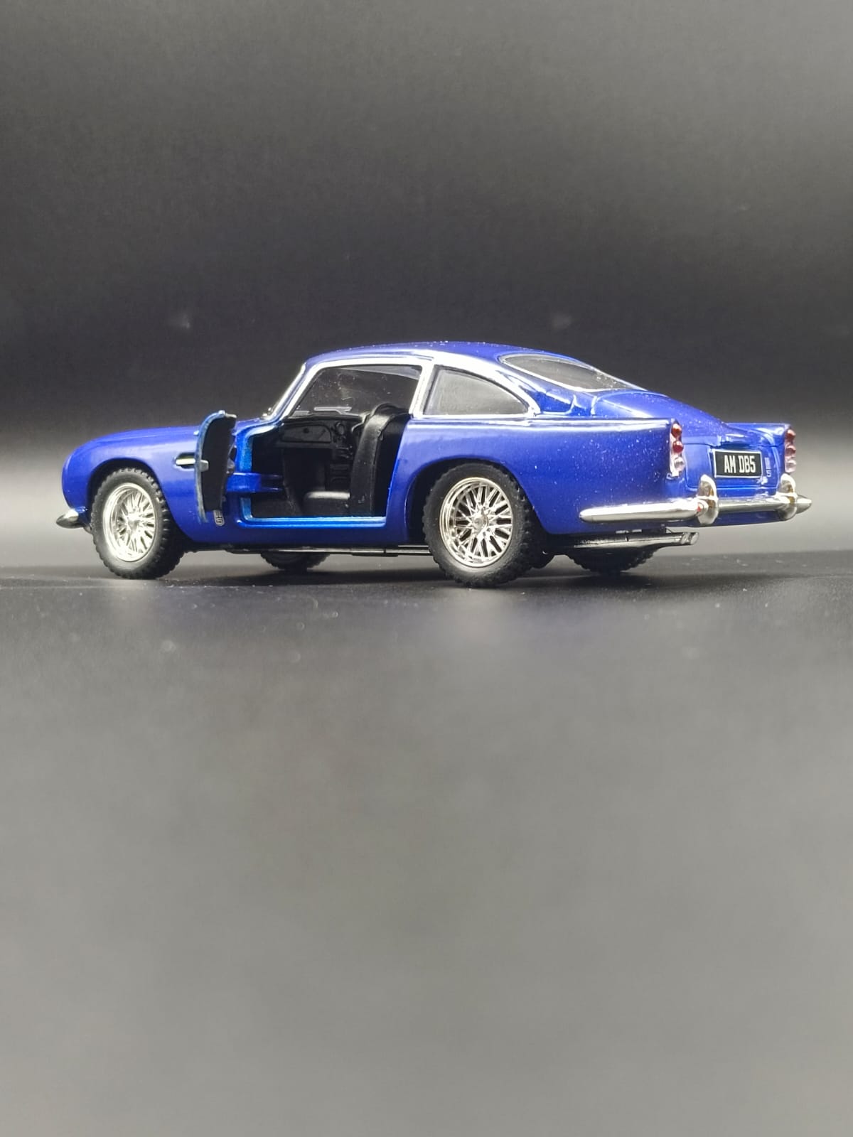 Kinsmart Aston Martin DB5 1963 Diecast Model Car - 1:38 Scale (Blue)