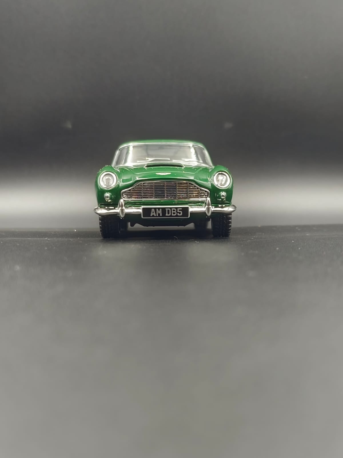 Kinsmart Aston Martin DB5 1963 Diecast Model Car - 1:38 Scale (Green)