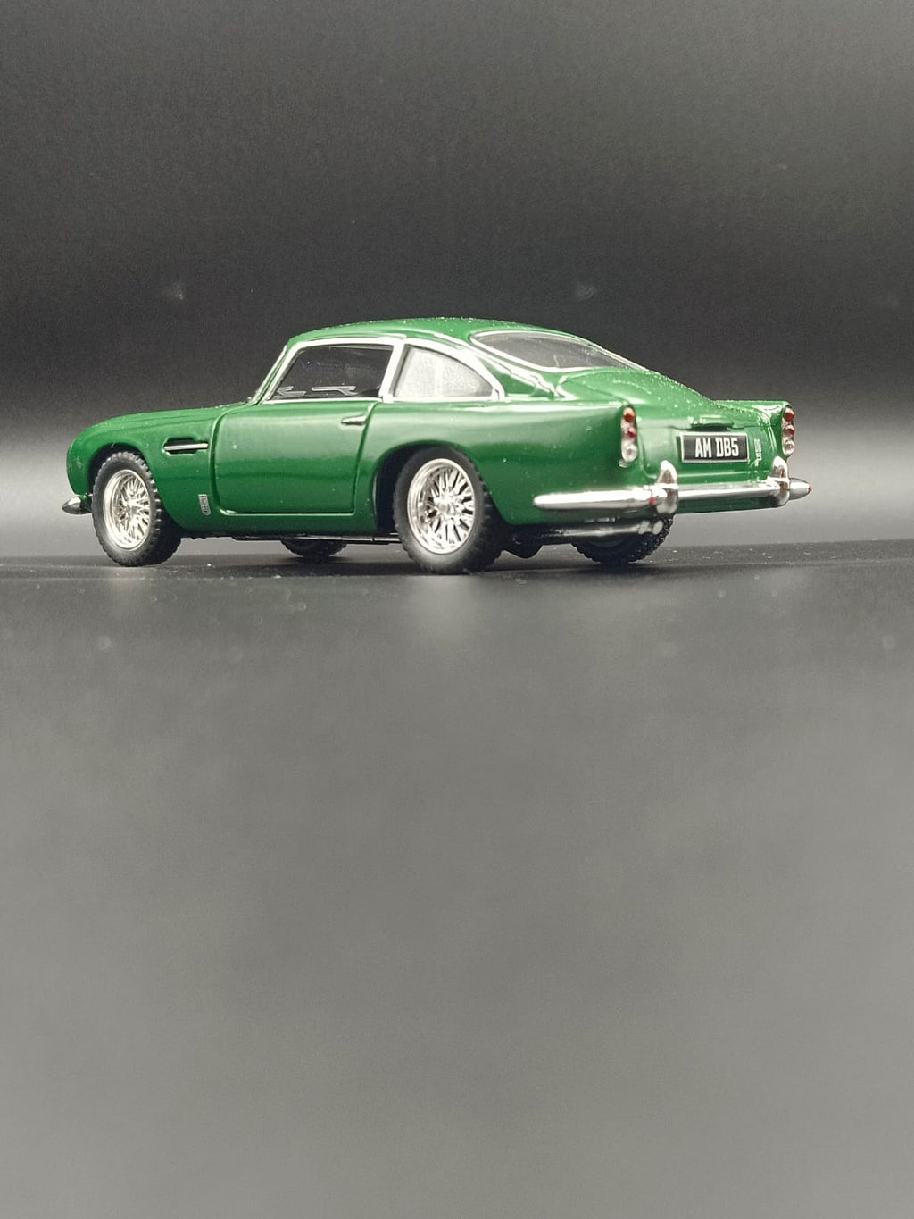 Kinsmart Aston Martin DB5 1963 Diecast Model Car - 1:38 Scale (Green)