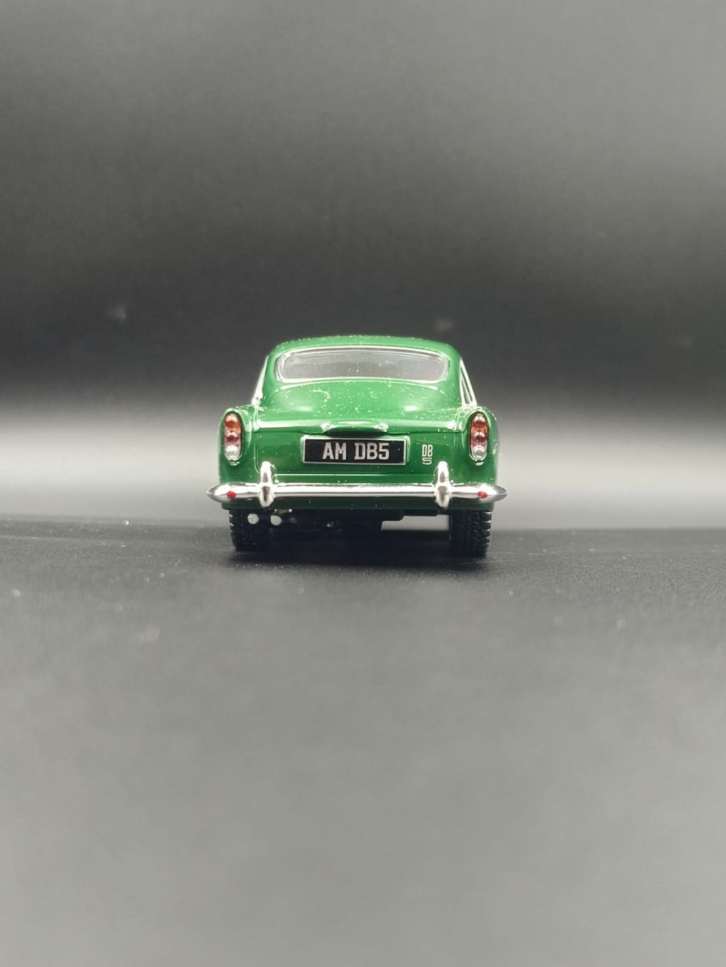 Kinsmart Aston Martin DB5 1963 Diecast Model Car - 1:38 Scale (Green)