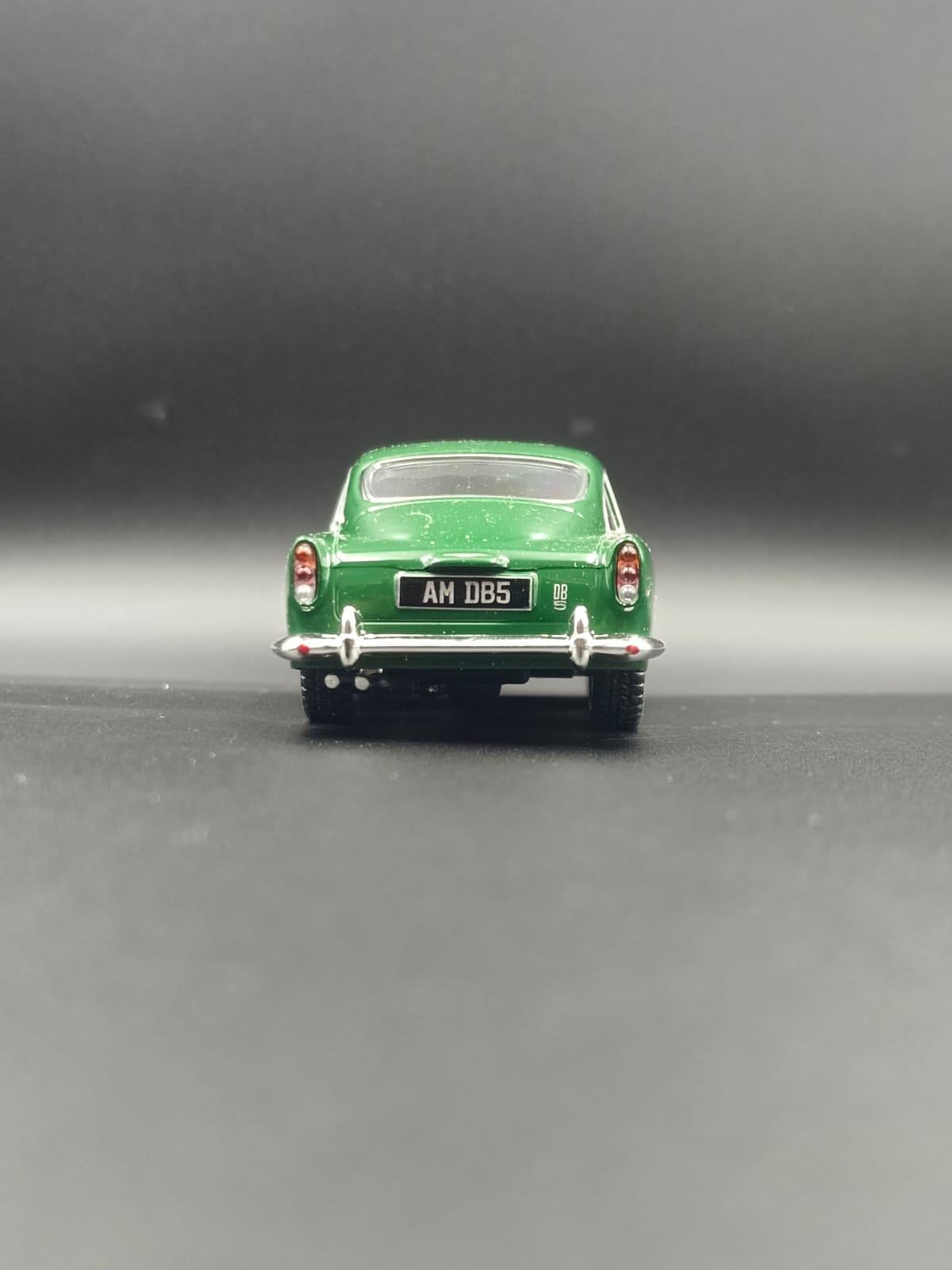 Kinsmart Aston Martin DB5 1963 Diecast Model Car - 1:38 Scale (Green)