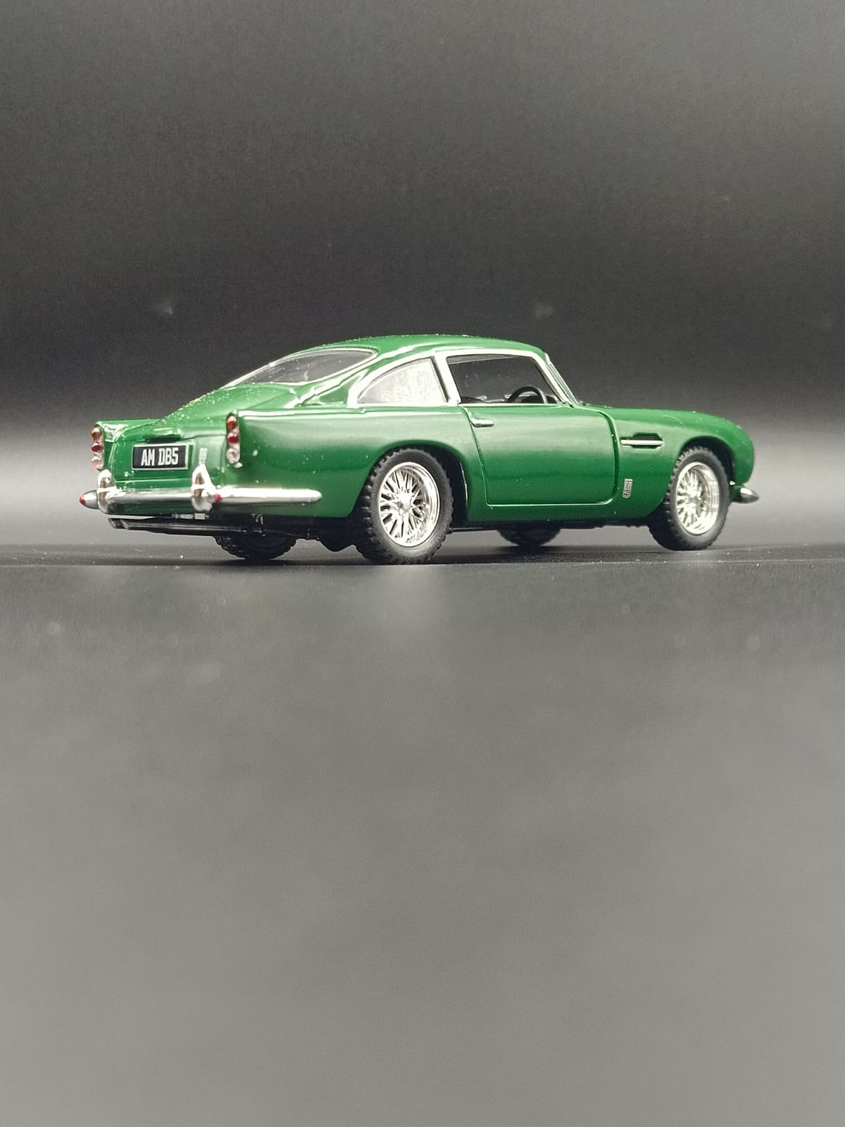 Kinsmart Aston Martin DB5 1963 Diecast Model Car - 1:38 Scale (Green)