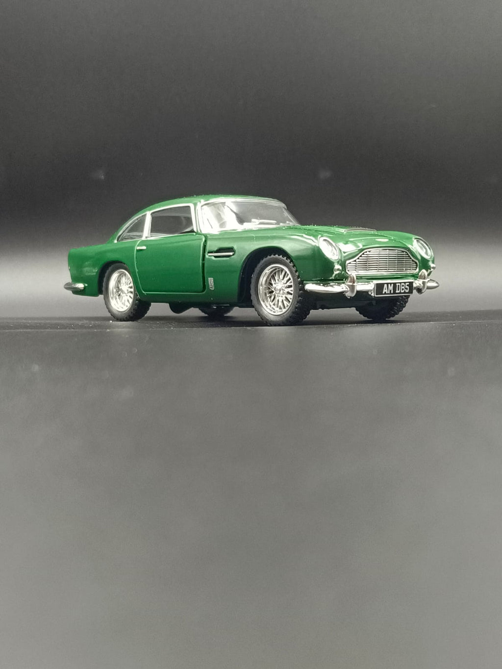 Kinsmart Aston Martin DB5 1963 Diecast Model Car - 1:38 Scale (Green)