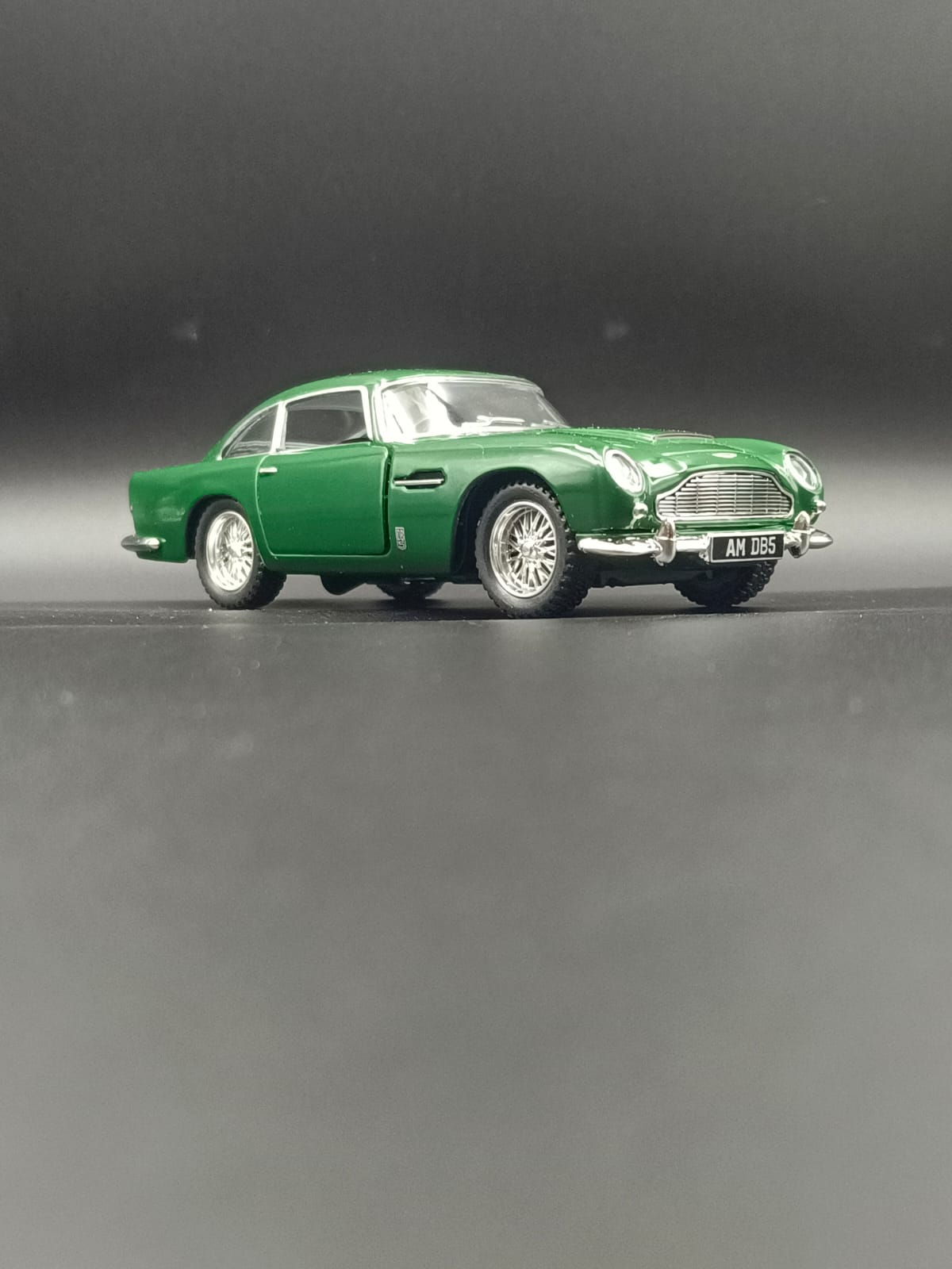 Kinsmart Aston Martin DB5 1963 Diecast Model Car - 1:38 Scale (Green)