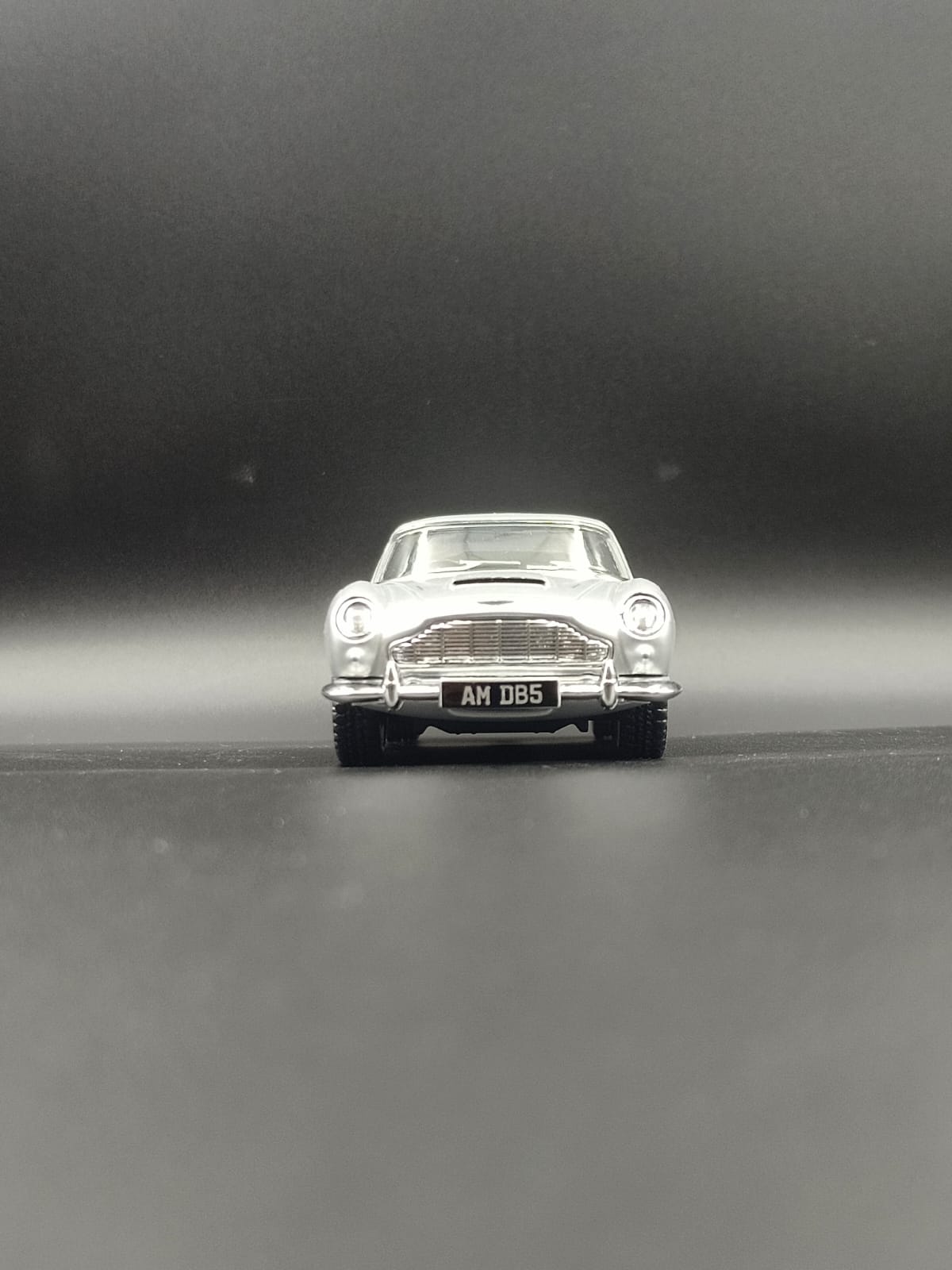 Kinsmart Aston Martin DB5 1963 Diecast Model Car - 1:38 Scale (Silver)