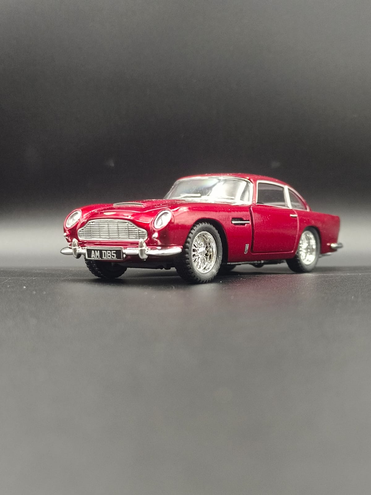 Kinsmart Aston Martin DB5 1963 Diecast Model Car - 1:38 Scale (Red)
