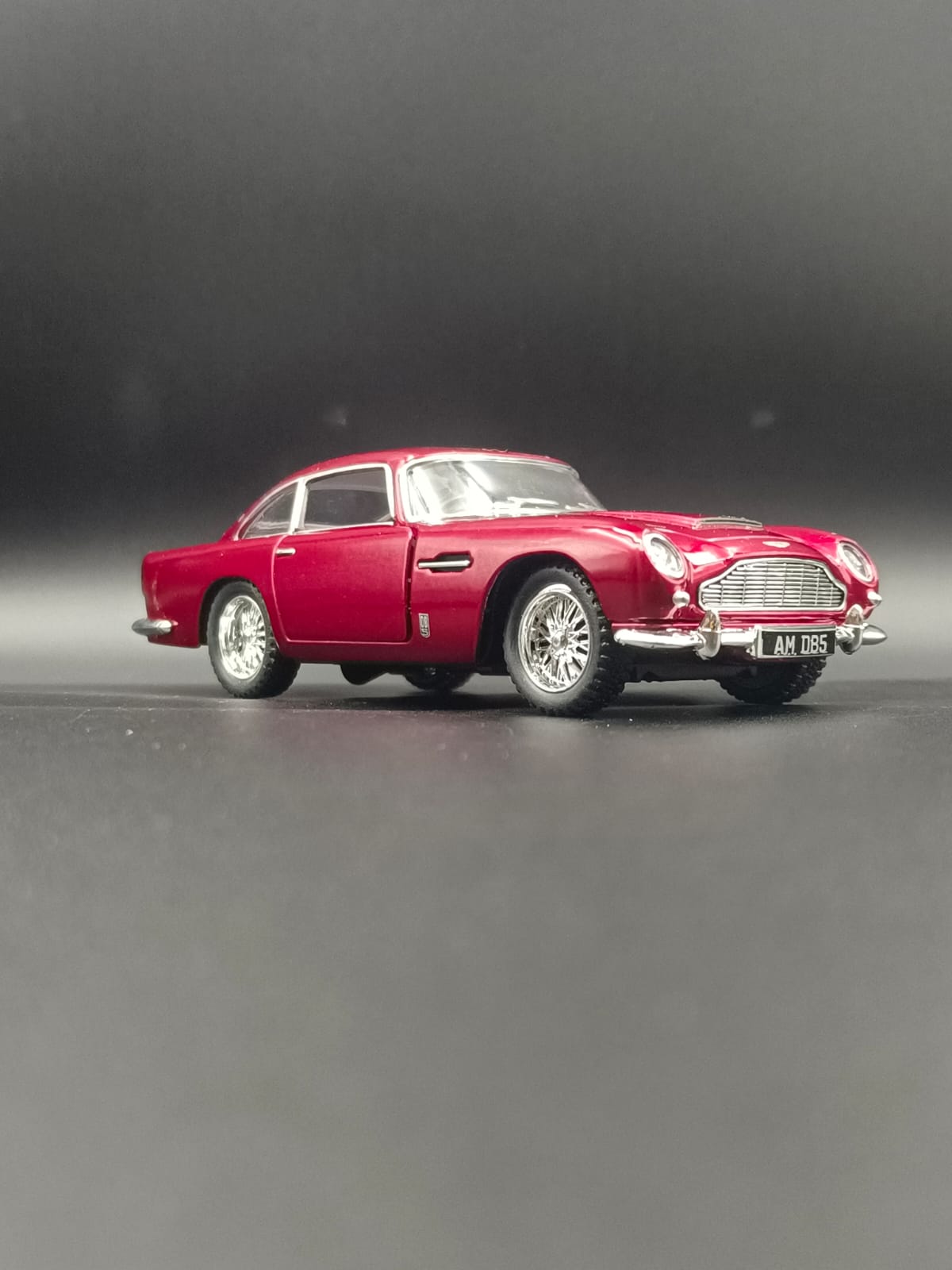 Kinsmart Aston Martin DB5 1963 Diecast Model Car - 1:38 Scale (Red)