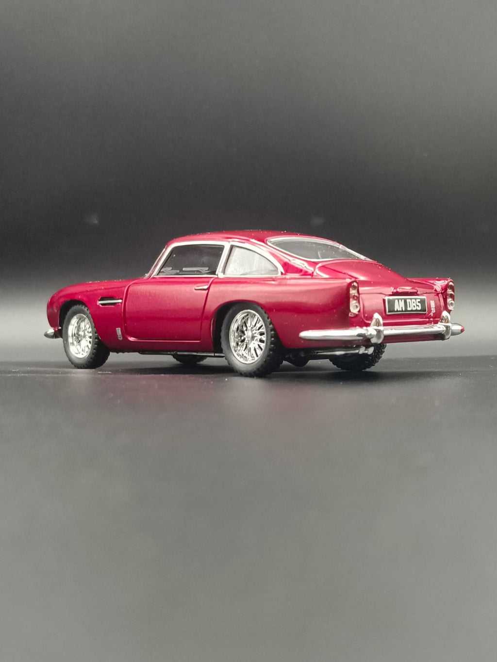 Kinsmart Aston Martin DB5 1963 Diecast Model Car - 1:38 Scale (Red)