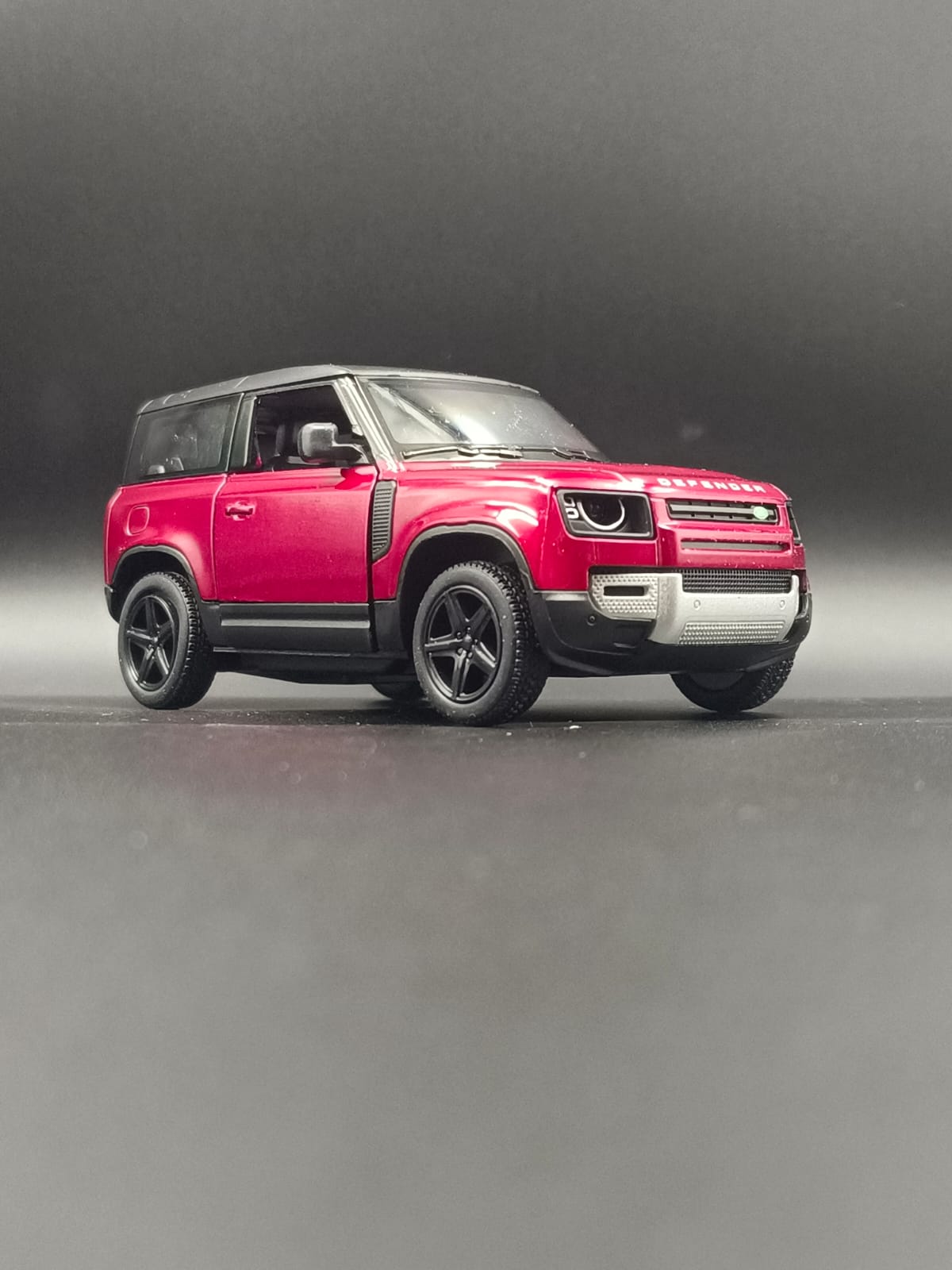 Kinsmart Land Rover Defender 90 Die-Cast Scale Model (1:36) - Red