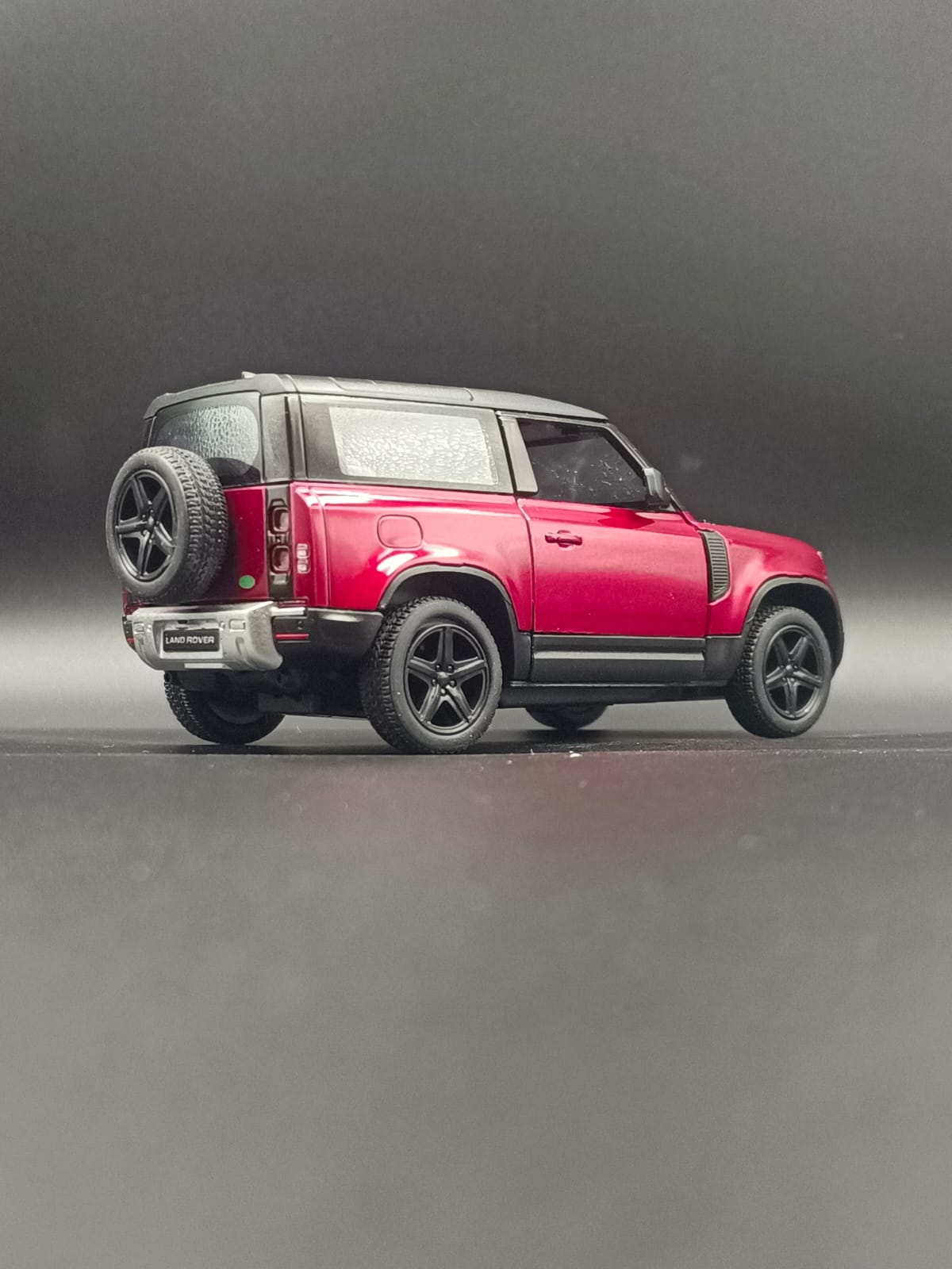 Kinsmart Land Rover Defender 90 Die-Cast Scale Model (1:36) - Red
