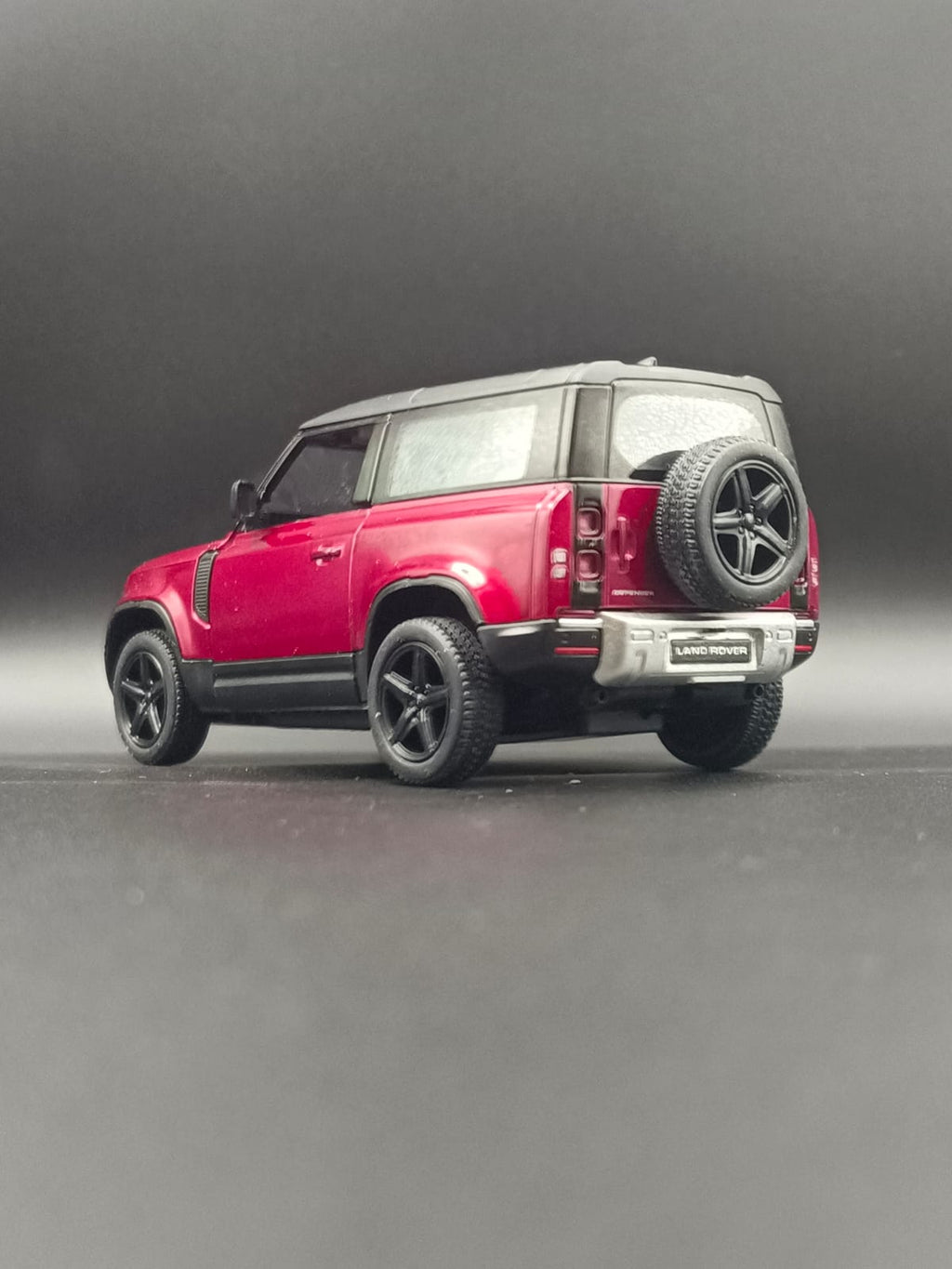 Kinsmart Land Rover Defender 90 Die-Cast Scale Model (1:36) - Red