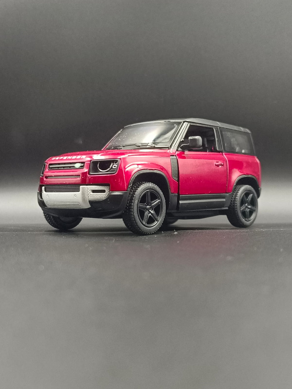 Kinsmart Land Rover Defender 90 Die-Cast Scale Model (1:36) - Red
