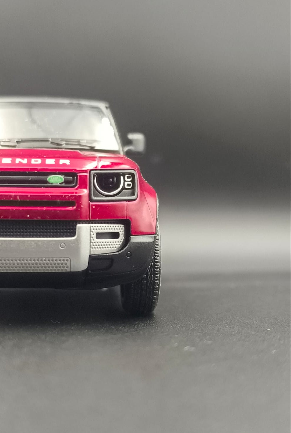 Kinsmart Land Rover Defender 90 Die-Cast Scale Model (1:36) - Red
