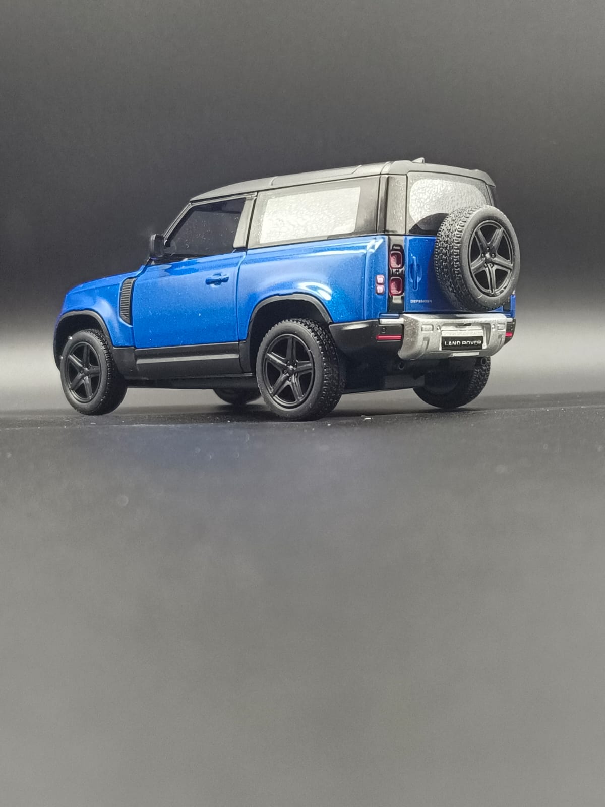 Kinsmart Land Rover Defender 90 Die-Cast Scale Model (1:36) - Blue