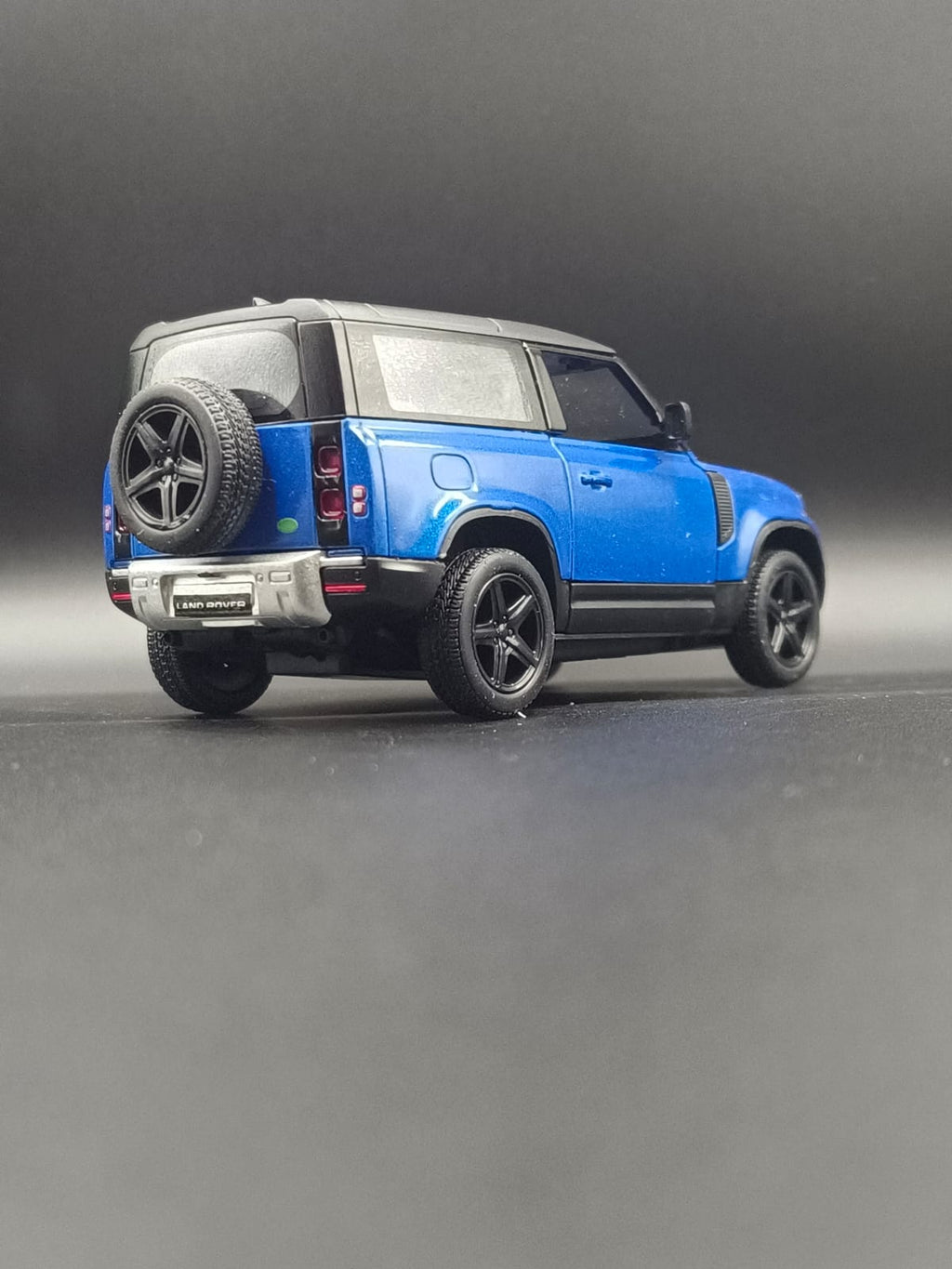 Kinsmart Land Rover Defender 90 Die-Cast Scale Model (1:36) - Blue