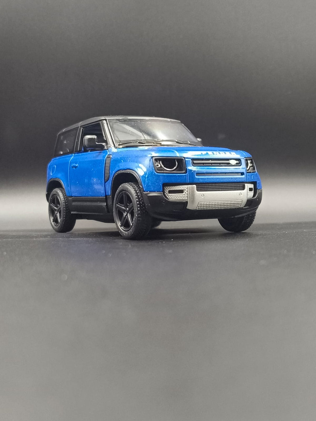 Kinsmart Land Rover Defender 90 Die-Cast Scale Model (1:36) - Blue