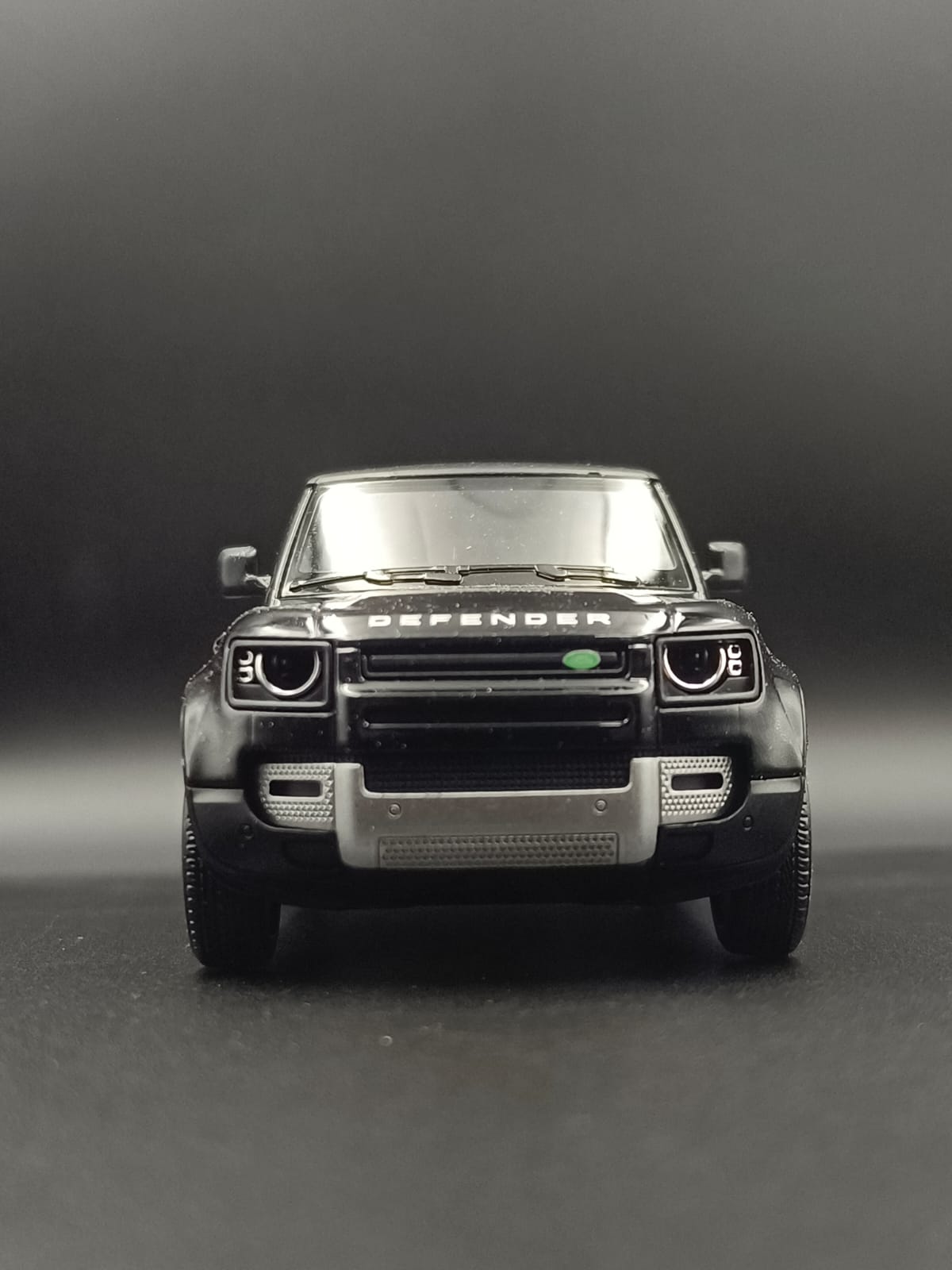 Kinsmart Land Rover Defender 90 Die-Cast Scale Model (1:36) - Jet Black