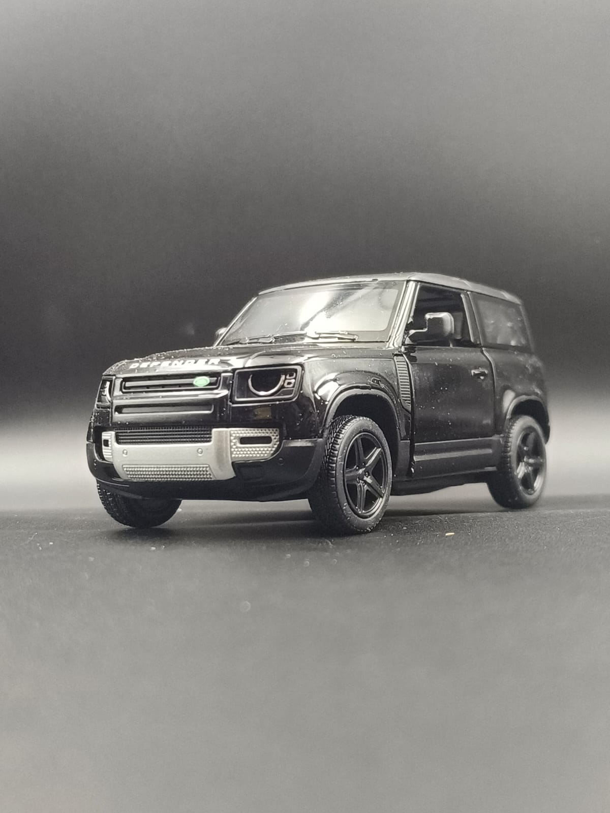 Kinsmart Land Rover Defender 90 Die-Cast Scale Model (1:36) - Jet Black