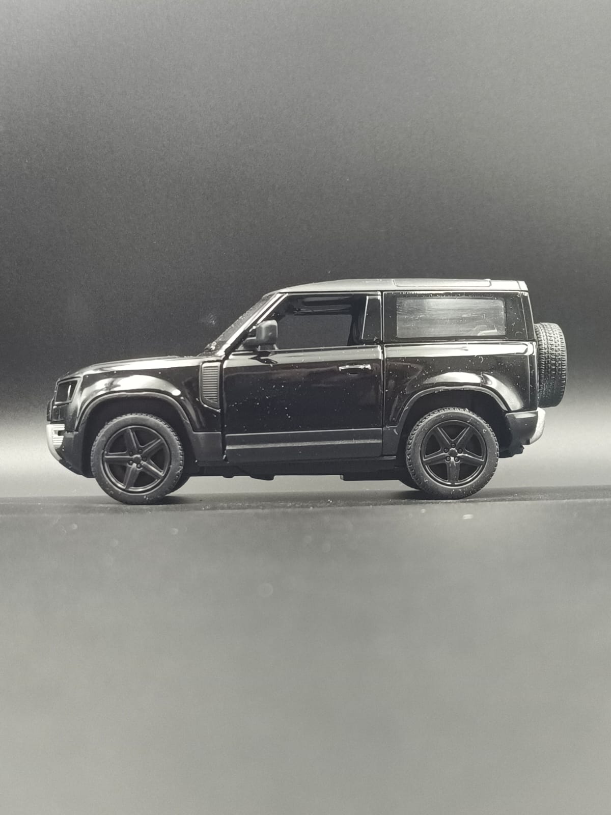 Kinsmart Land Rover Defender 90 Die-Cast Scale Model (1:36) - Jet Black