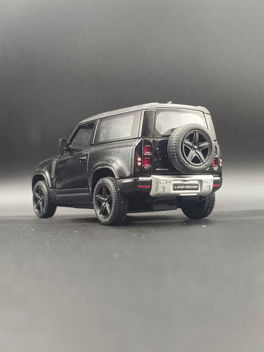 Kinsmart Land Rover Defender 90 Die-Cast Scale Model (1:36) - Jet Black