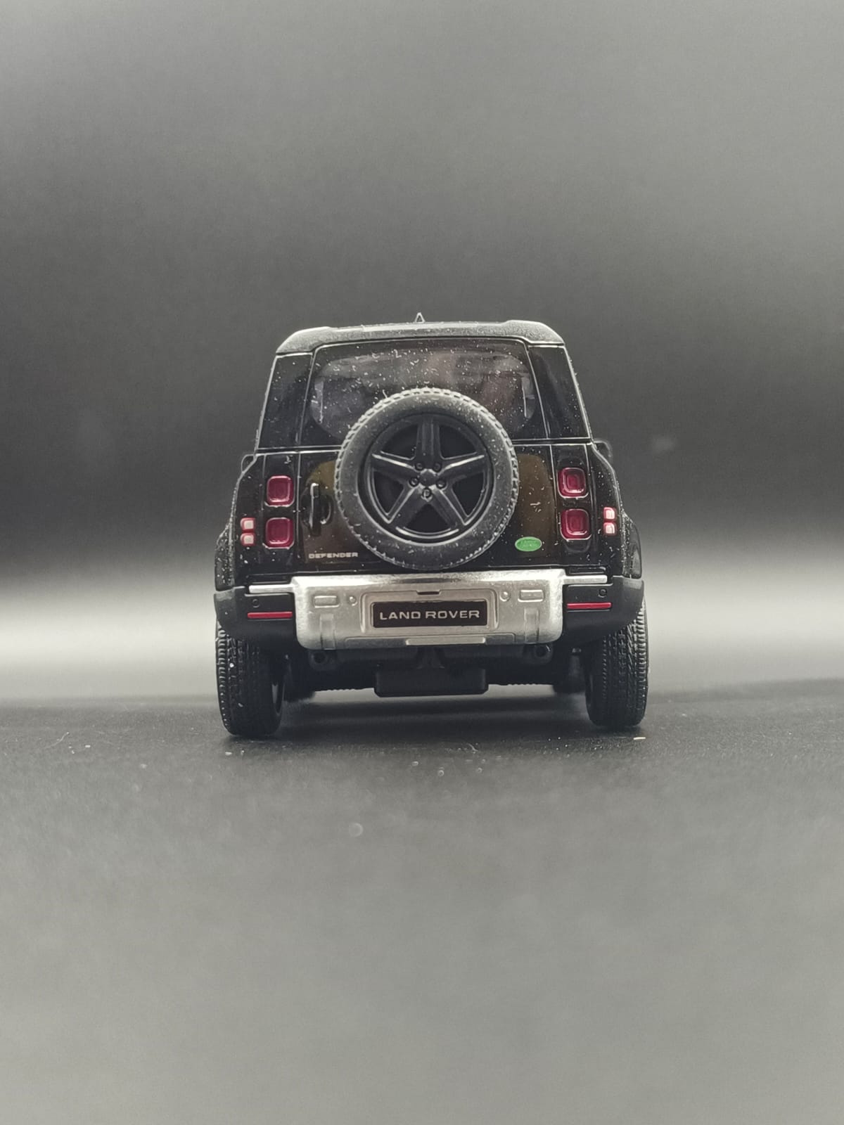 Kinsmart Land Rover Defender 90 Die-Cast Scale Model (1:36) - Jet Black