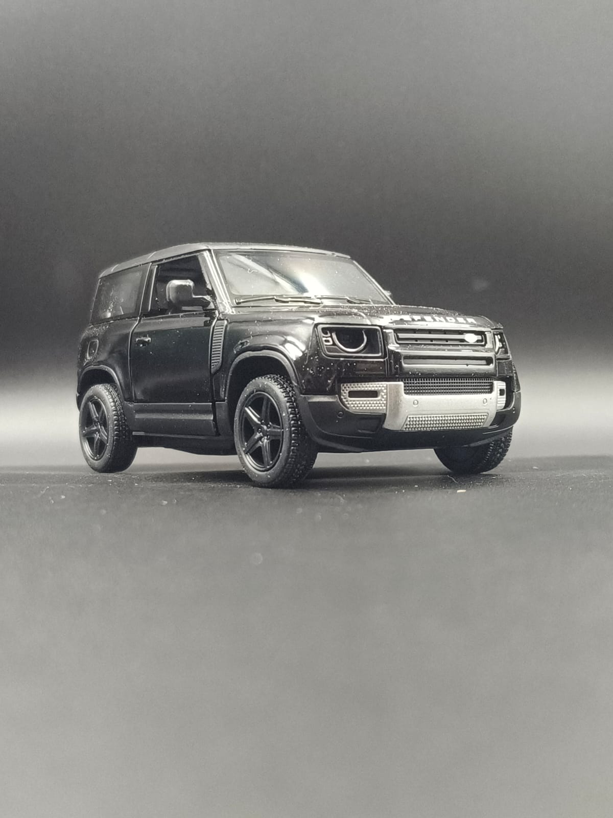 Kinsmart Land Rover Defender 90 Die-Cast Scale Model (1:36) - Jet Black