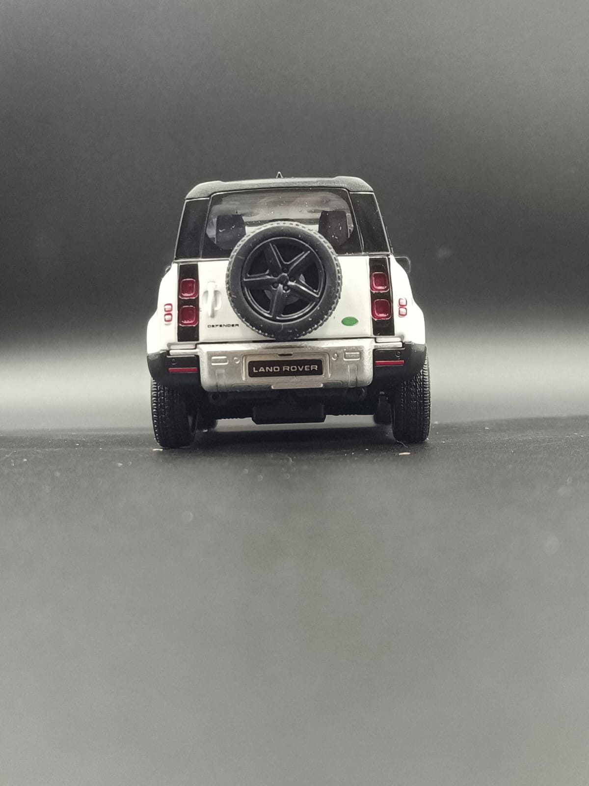 Kinsmart Land Rover Defender 90 Die-Cast Scale Model (1:36) - White
