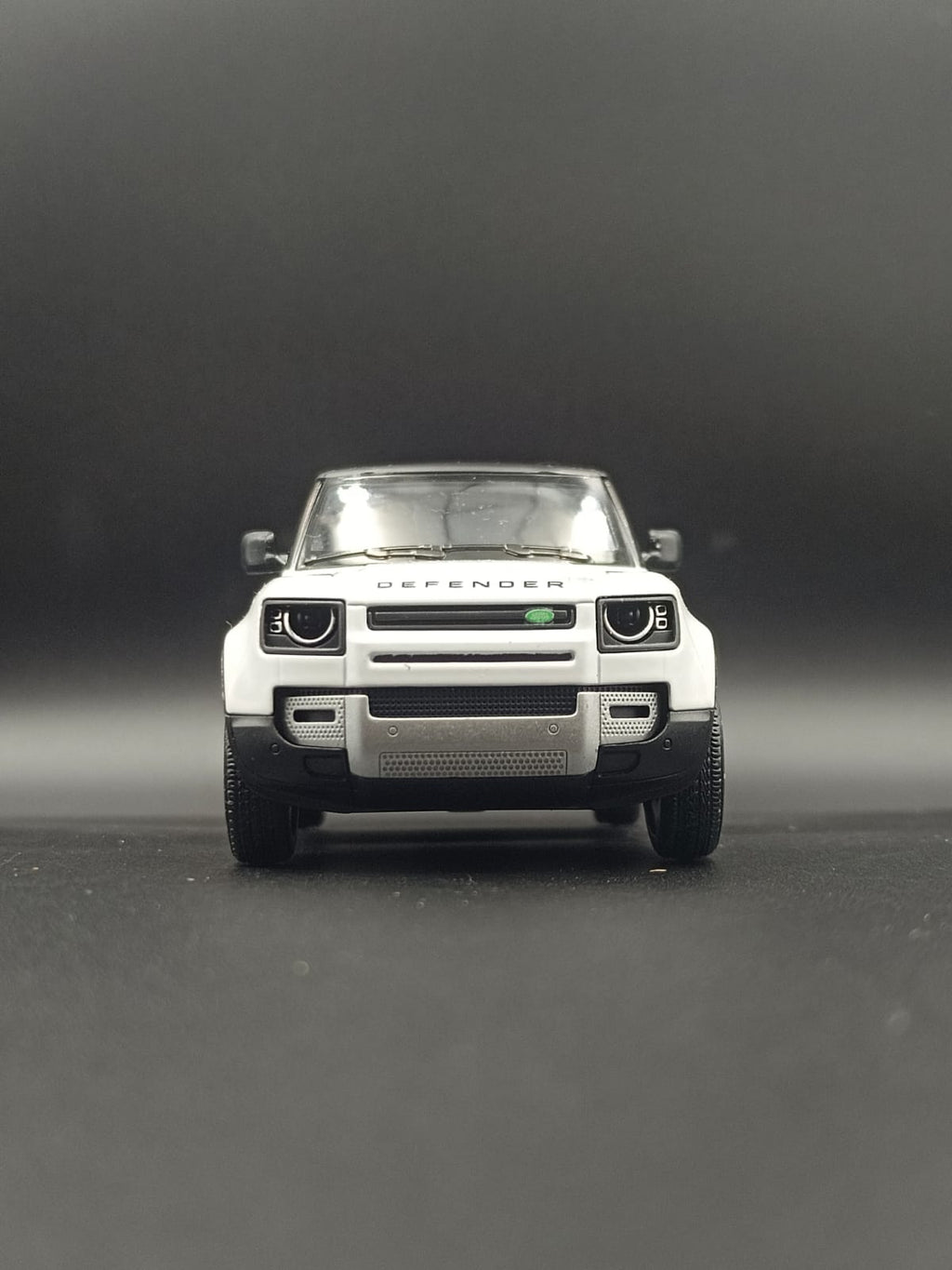 Kinsmart Land Rover Defender 90 Die-Cast Scale Model (1:36) - White