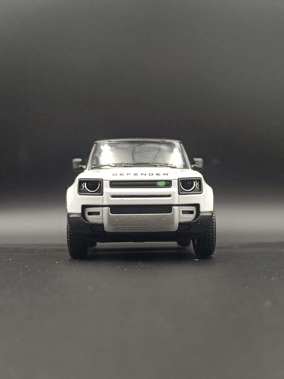 Kinsmart Land Rover Defender 90 Die-Cast Scale Model (1:36) - White