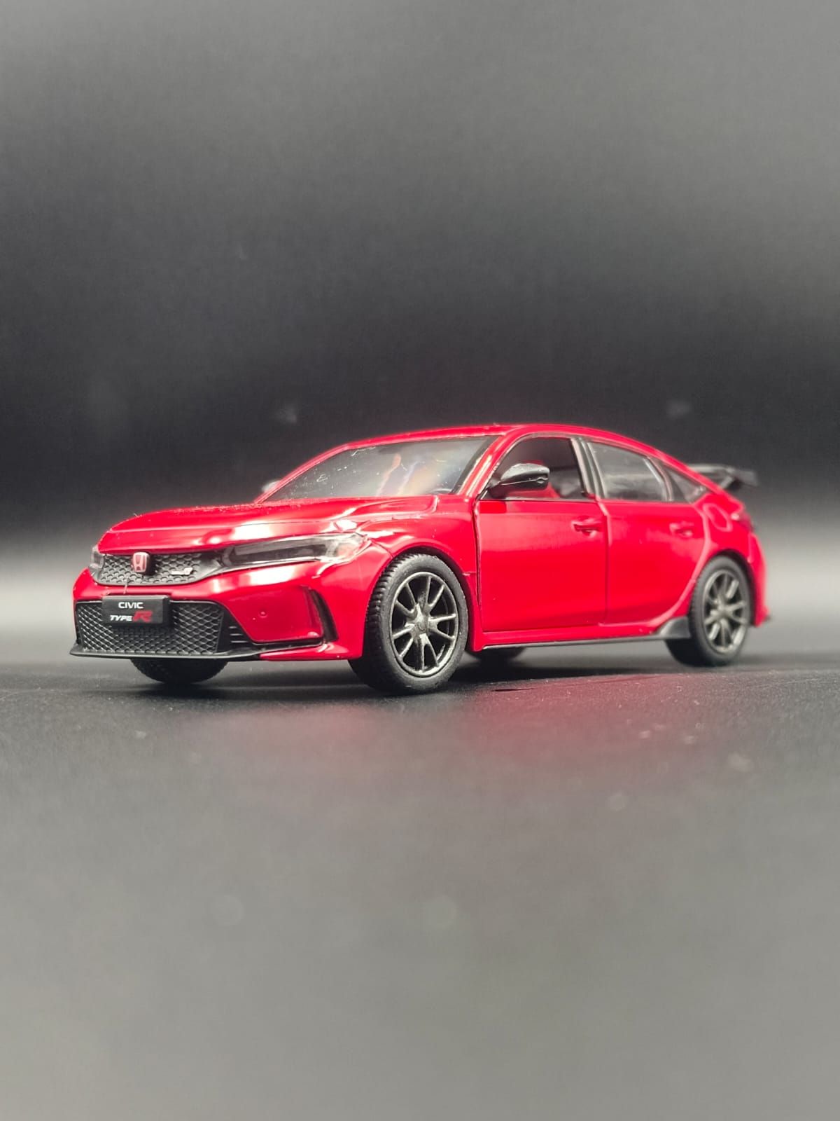 Kinsmart 2024 Honda Civic Type R Diecast Model Car - 1:36 Scale [Licensed] Red