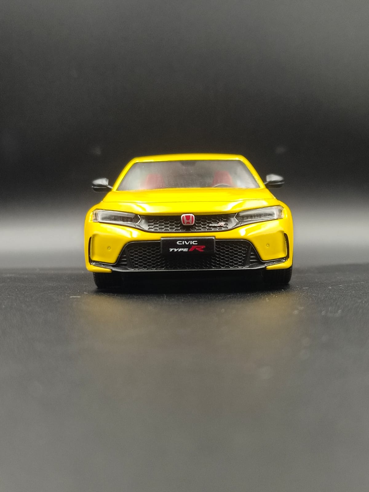 Kinsmart 2024 Honda Civic Type R Diecast Model Car - 1:36 Scale [Licensed] Yellow