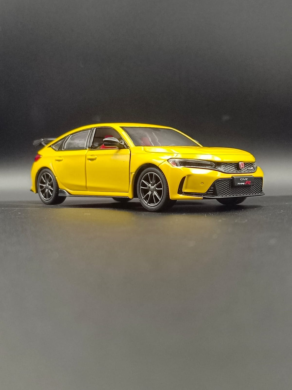 Kinsmart 2024 Honda Civic Type R Diecast Model Car - 1:36 Scale [Licensed] Yellow